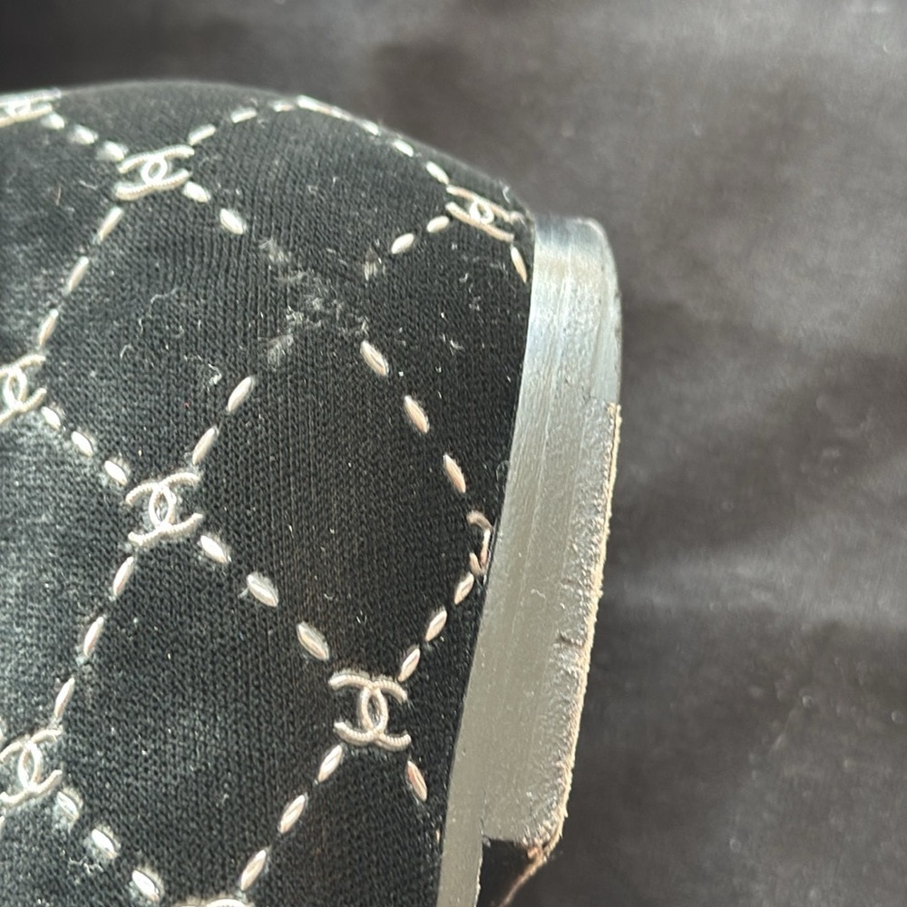 Chanel pre loved CC smoking slippers. Size 39.5 - Picture 5 of 7